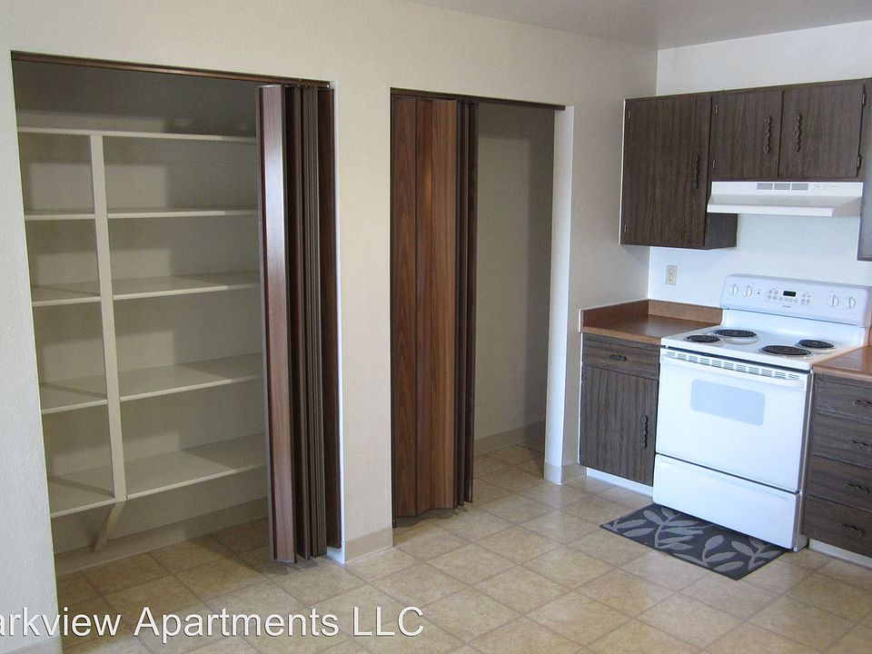 2nd image of 4500 Parkview Dr APT 202