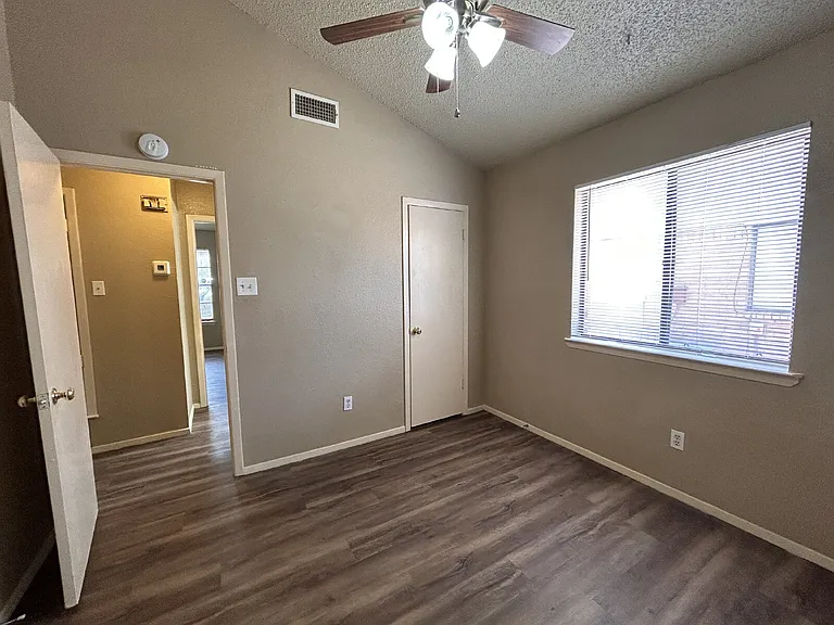 129 N Troy Ave #A — Photo 8