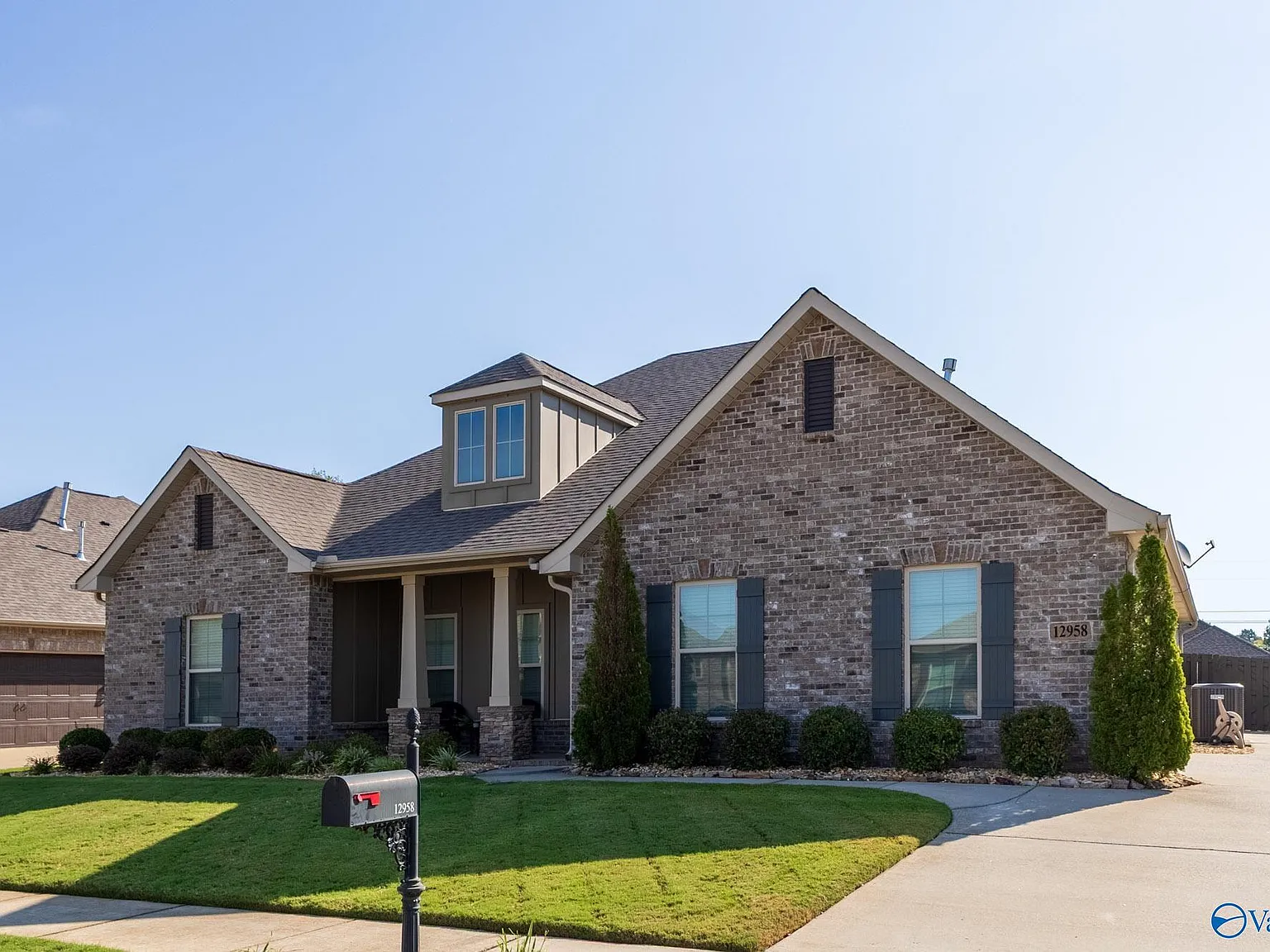 6 bed, 3.0 bath, 3170 sqft, $3,250 — Photo 2