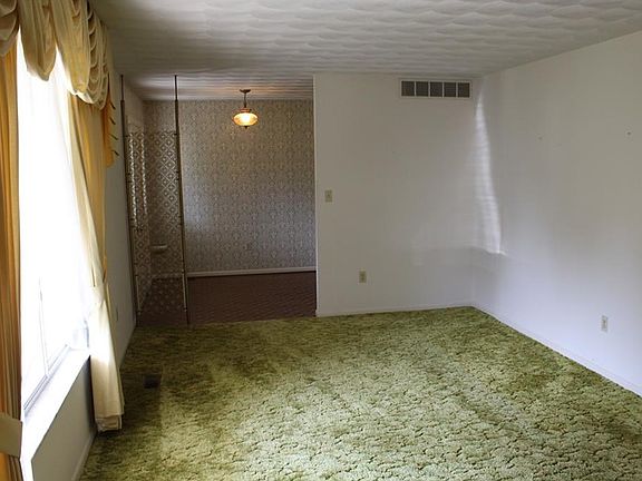4th image of 305 Chris Dr