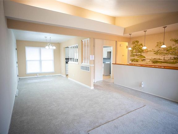 3rd image of 2445 Pinehurst Dr
