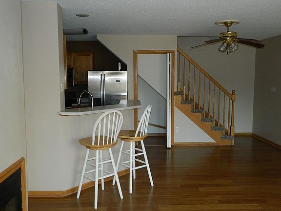 4th image of 6855 Woodland Ave Unit 1105