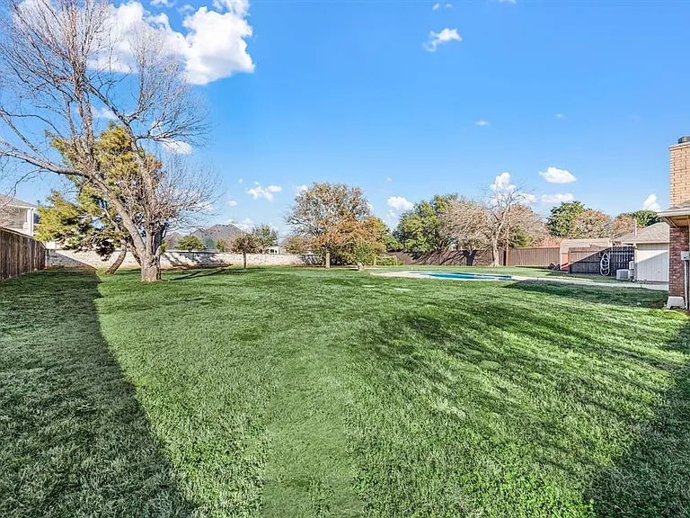 1000 Raven Bend Ct — Photo 35