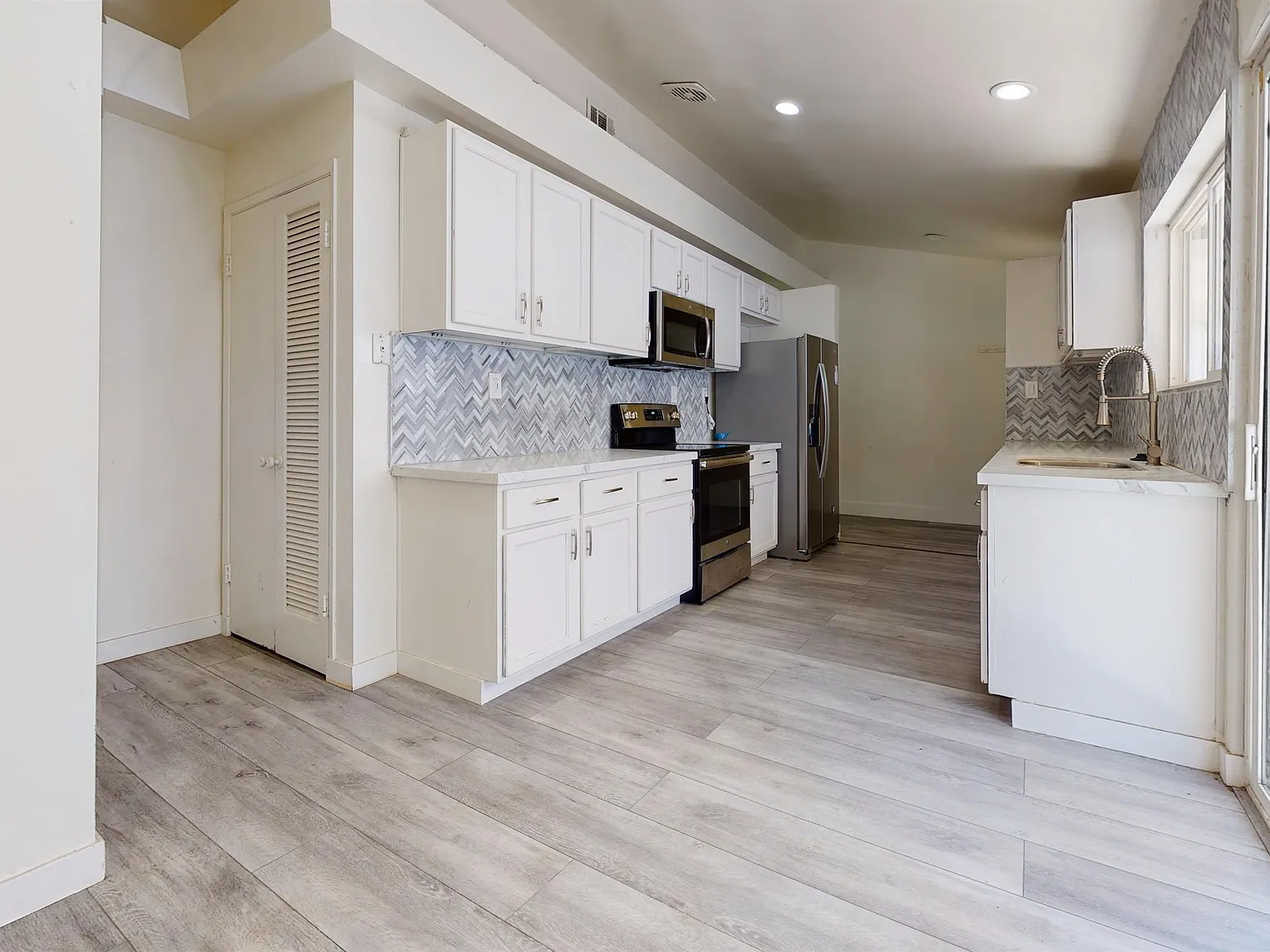 5272 Manhasset Drive - 1 — Photo 3