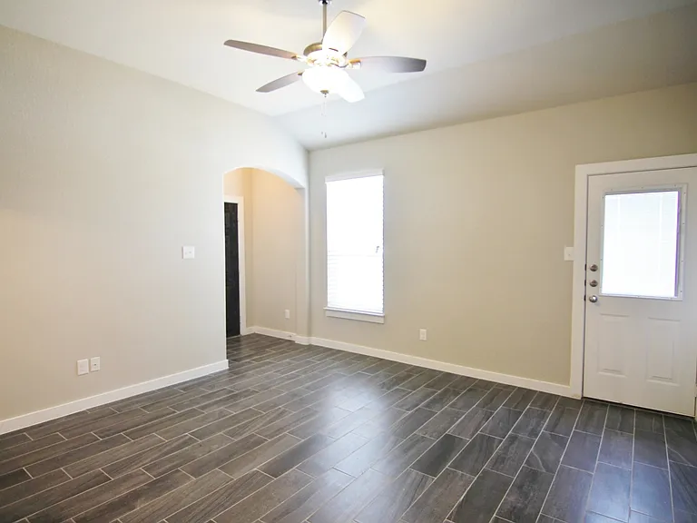 502 Creekside Frst — Photo 2