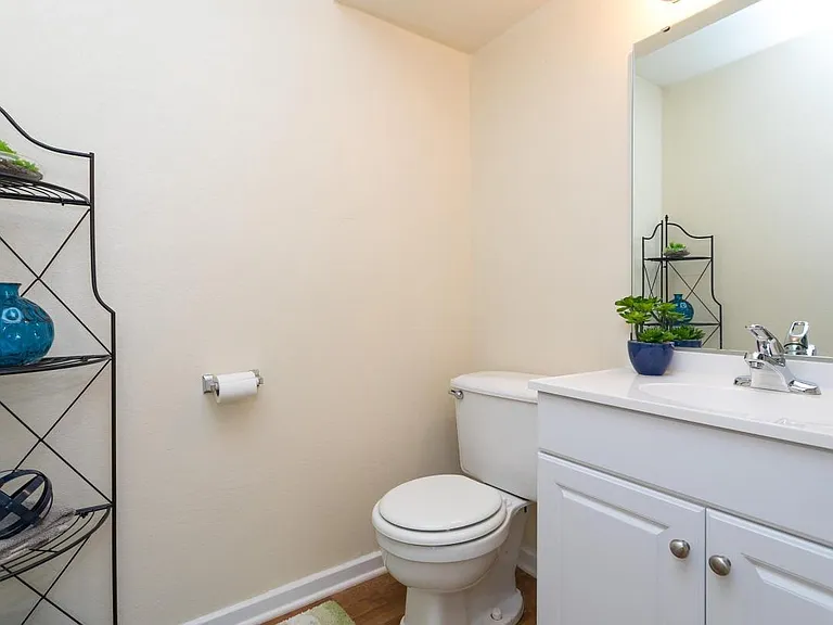 Holly Hills — Photo 10