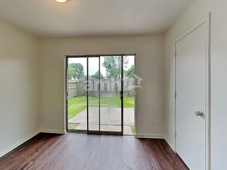 9220 Mahan Dr — Photo 4