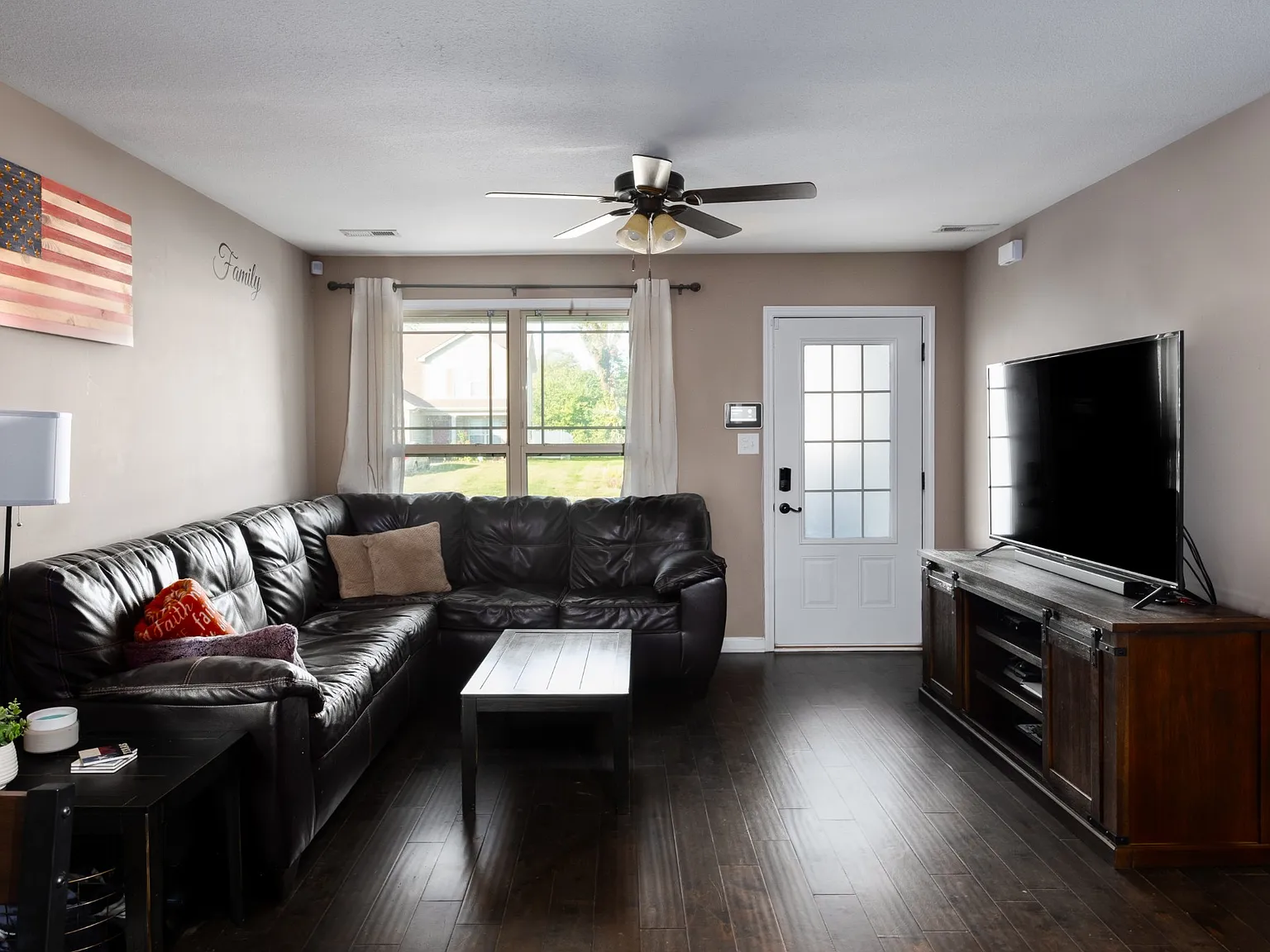 3 bed, 2.5 bath, 1341 sqft, $1,650 — Photo 4
