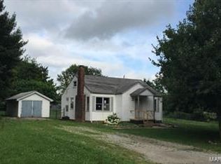 1634 Twin Oaks Dr, Lebanon, MO 65536