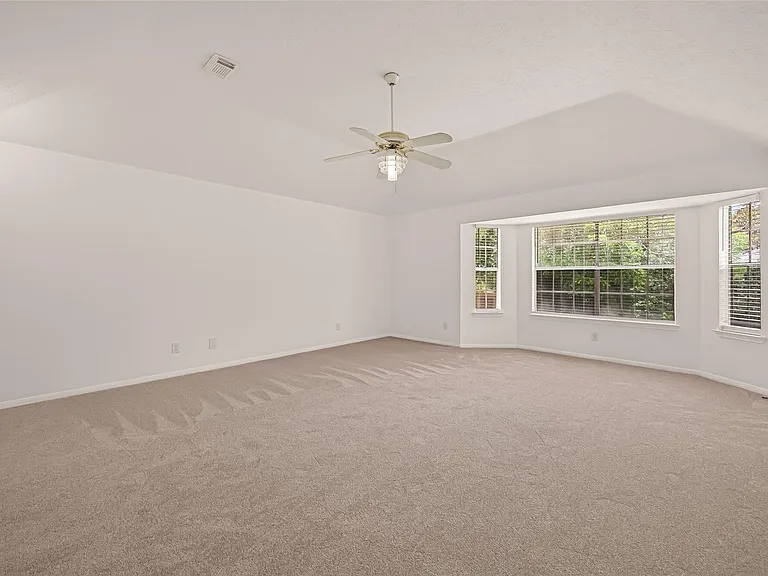 2431 Parkwood Ln — Photo 20