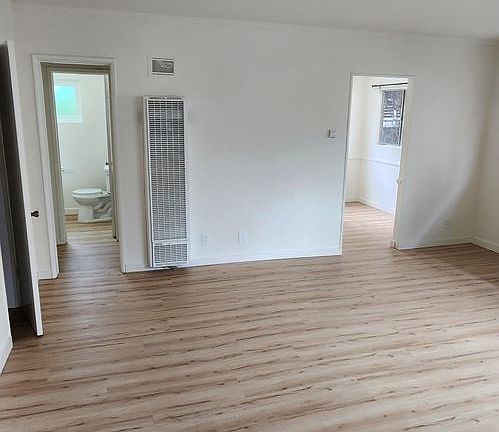5th image of 442 S Alexandria Ave #7