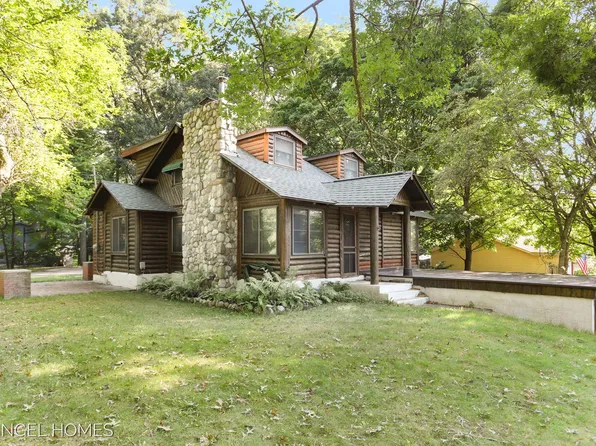 18200 N Fruitport Rd, Spring Lake, MI 49456