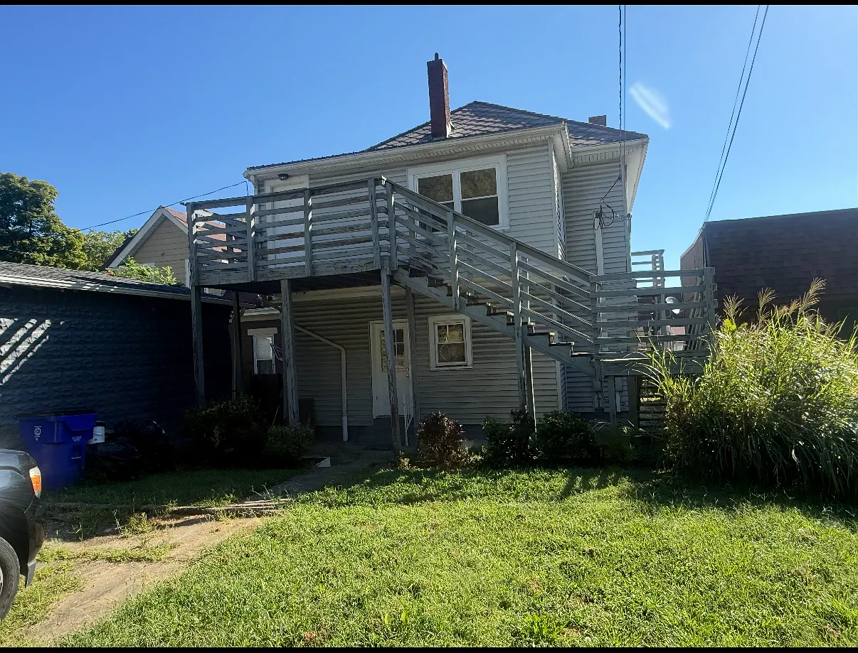 2 bed, $1,049 — Photo 1