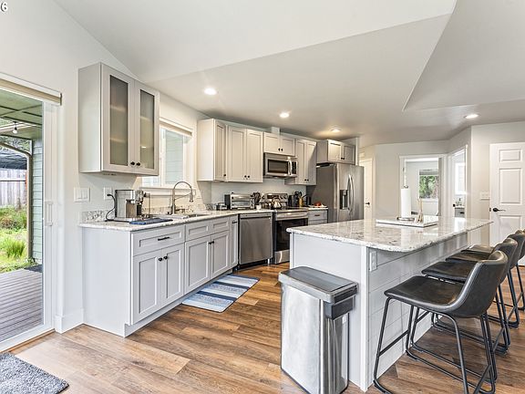 5th image of 55503 Madrone Dr
