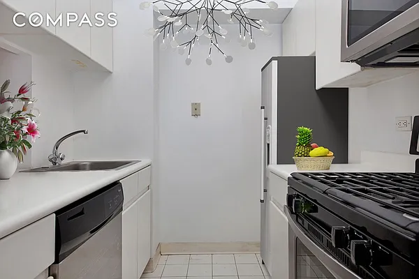 Rented by Compass | media 7