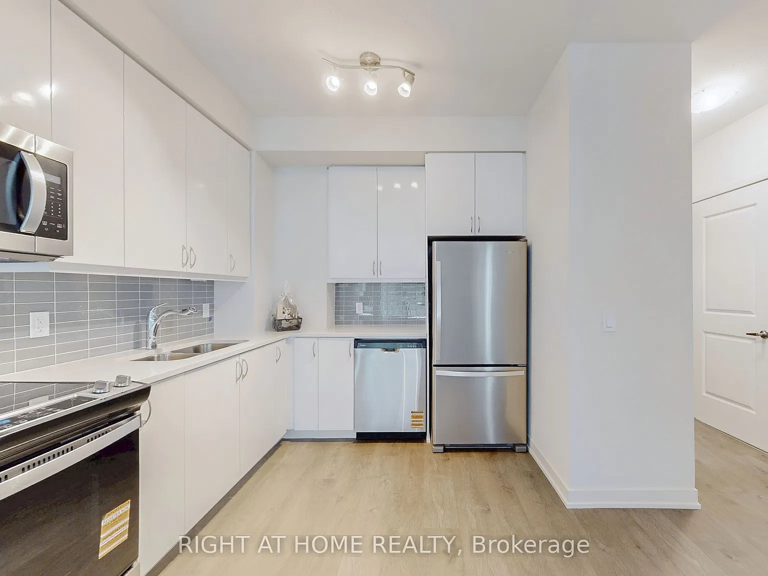 1 bed, $2,295 — Photo 2