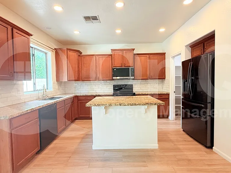 2950 E Dublin St — Photo 21