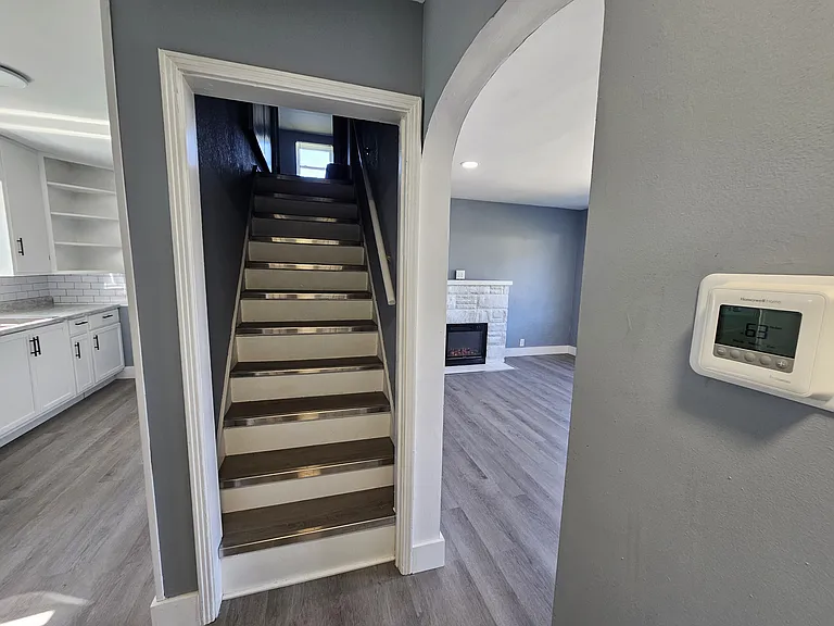 240 Adamson St — Photo 15