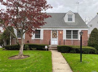 321 Bryn Mawr Rd, New Hyde Park, NY 11040