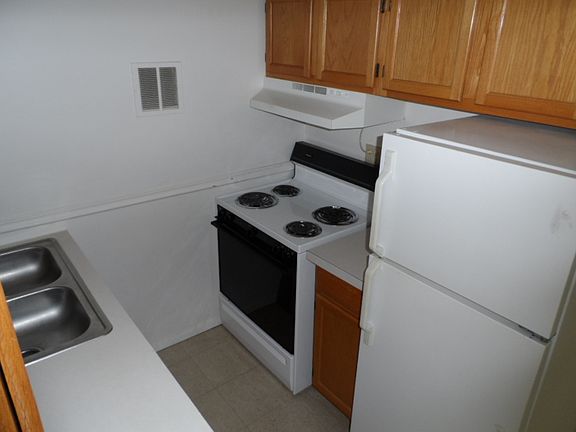 2nd image of 590 E Buchtel Ave APT 16