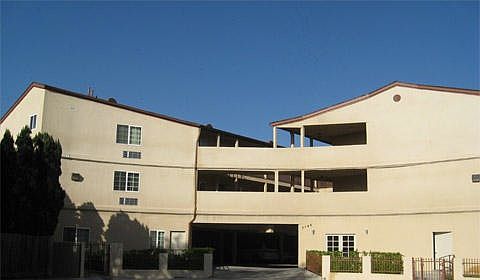 2nd image of 5746 Burchard Ave APT 1