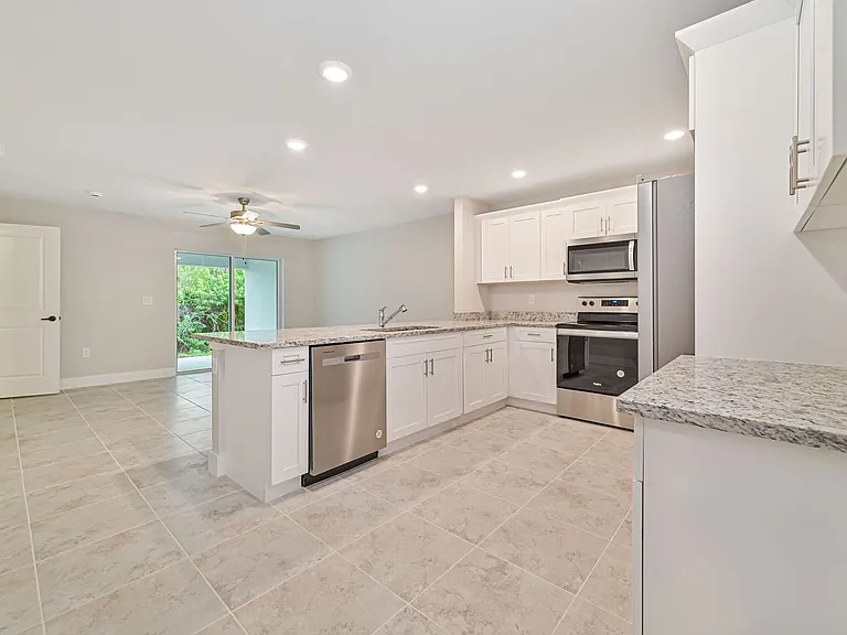 6076 Lacota Ave — Photo 3