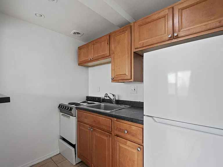 Penn Towers Apartments — Photo 18