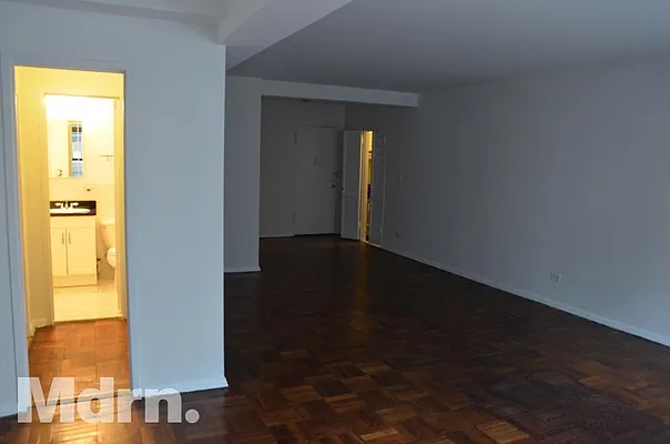 Rented by Mdrn Residential | media 7