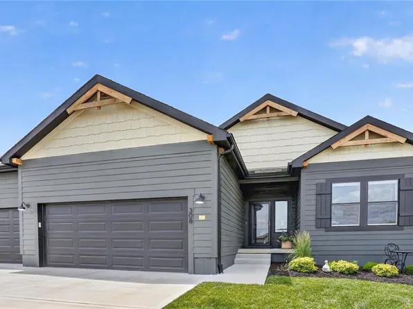 308 Woodview Dr, Raymore, MO 64083