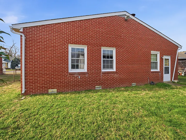 1210 Pansy St — Photo 31