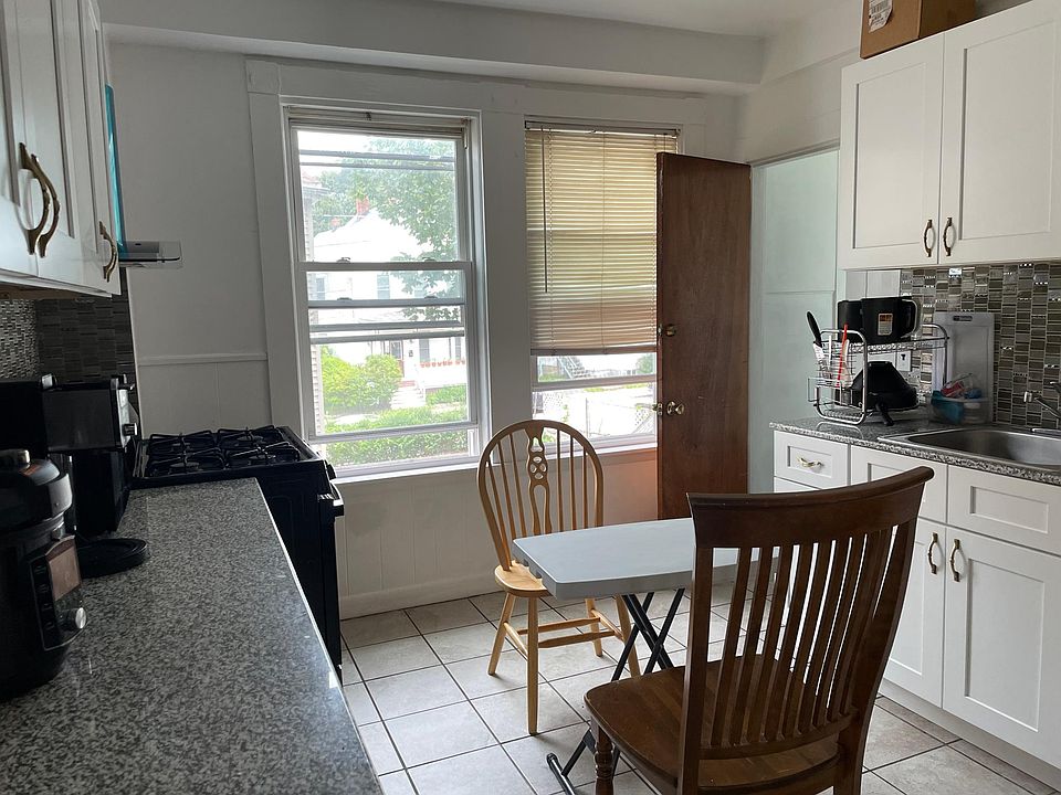 2nd image of 94 Clifton St #2