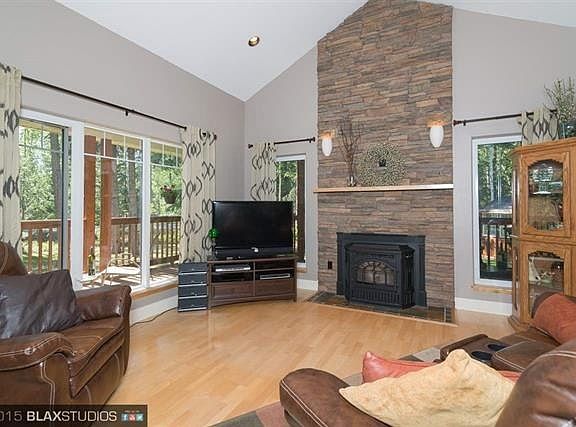 4th image of 953 Lake Dr