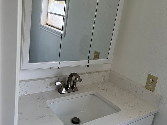 5th image of 1711 Norwich Ave
