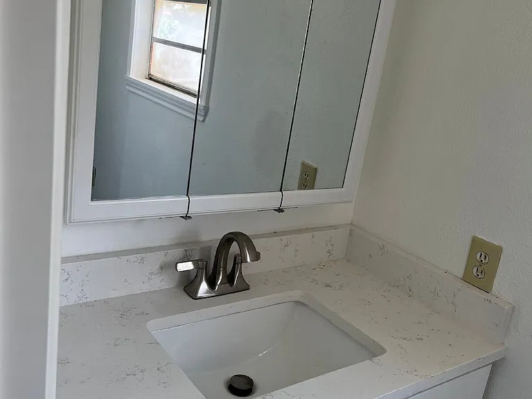 1711 Norwich Ave — Photo 5