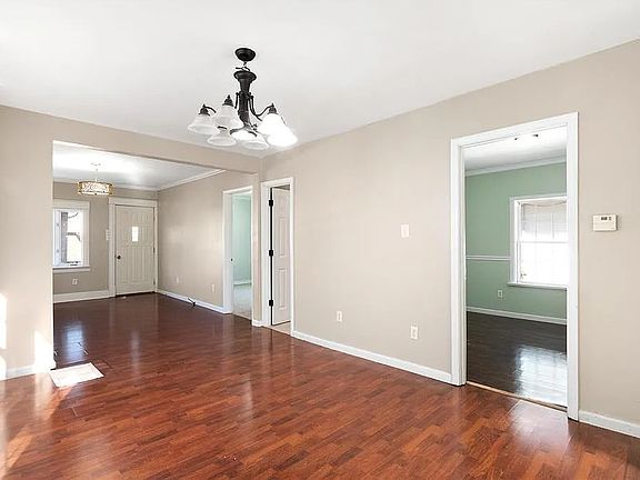5th image of 2308 Benton St