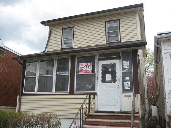 4th image of 82 Brookwood St