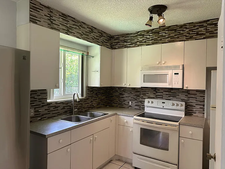 6265 SW 59th Ave — Photo 6