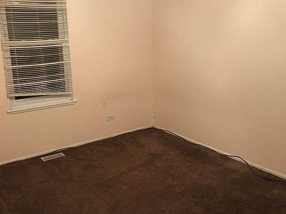 4th image of 29W401 Greenbriar Ln