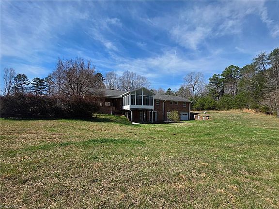 3rd image of 2797 Harper Rd