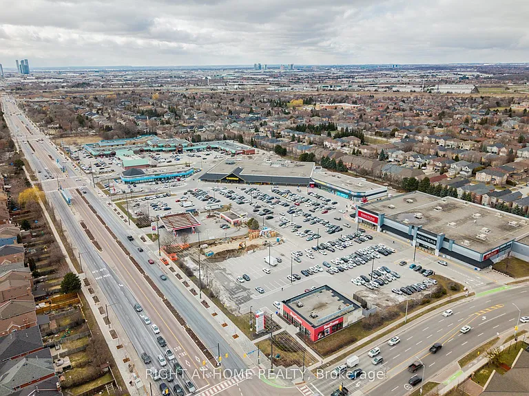 7950 Bathurst St #1424 — Photo 41