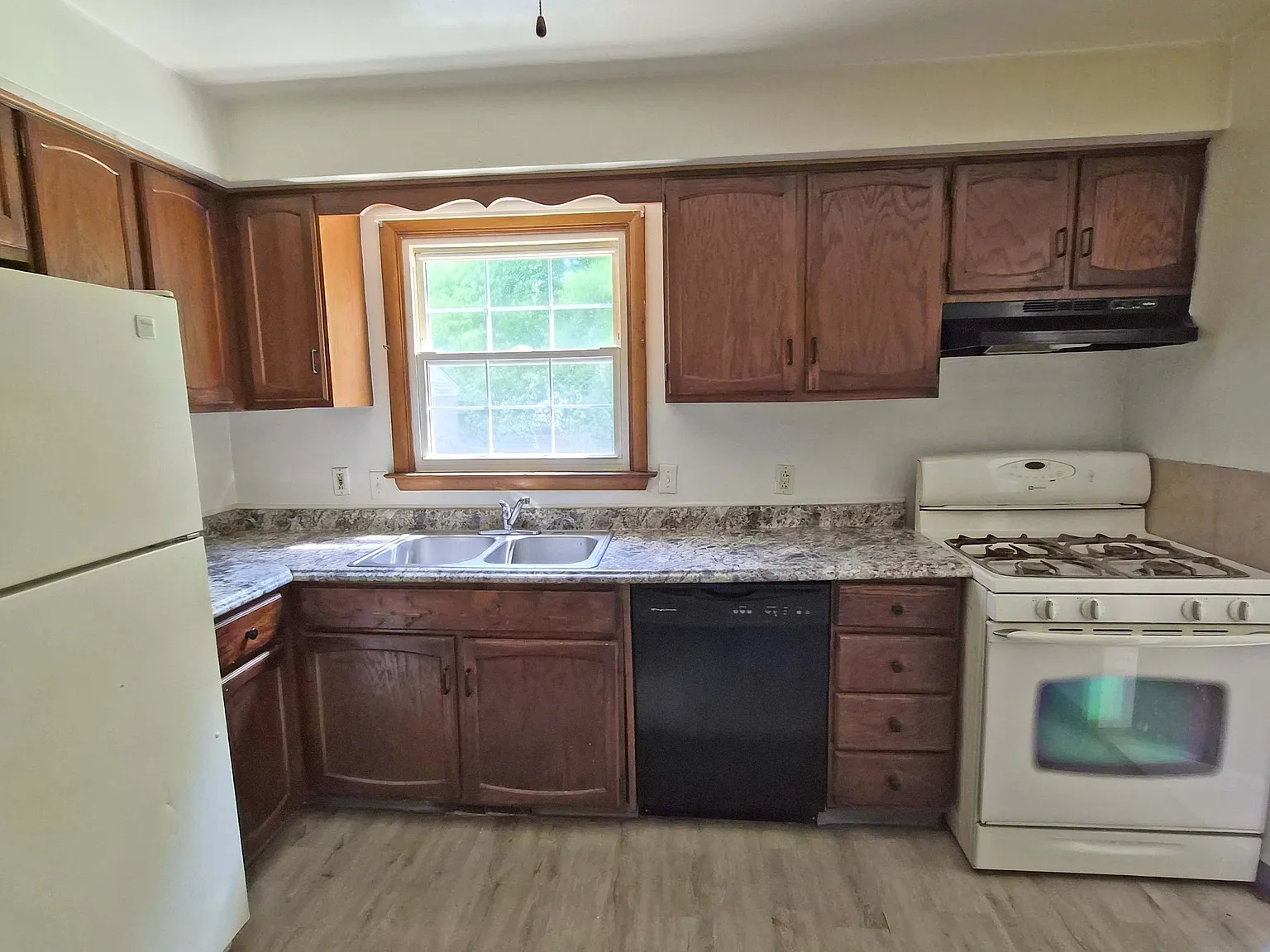 South Schenley Avenue 3972 - 3974 - 397 — Photo 4