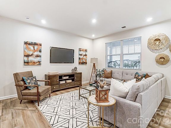 5th image of 5221 Wyes Oak Ln