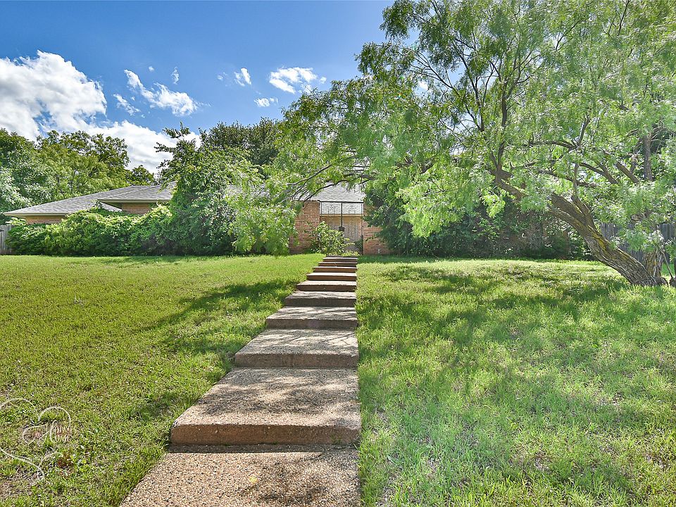 1st image of 618 Gill Dr