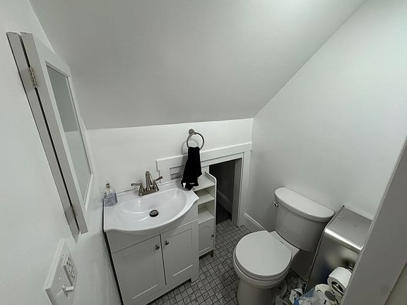 4th image of 12 Burnham St #S1