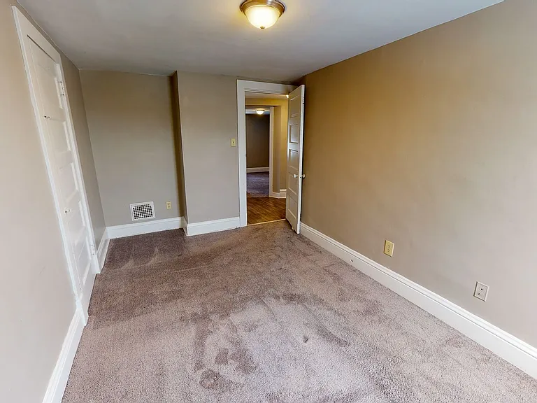 208 S 5th St — Photo 17