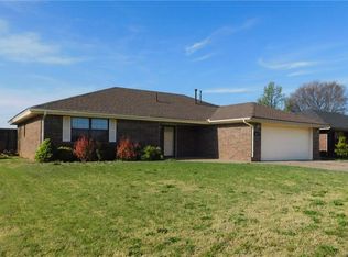 2100 Morgandee Ln, Weatherford, OK 73096