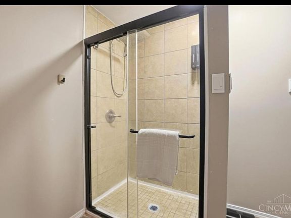 4th image of 5281 Woodcliff Ct