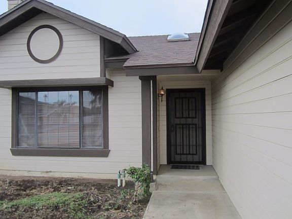 2nd image of 15335 Las Rosas Ave