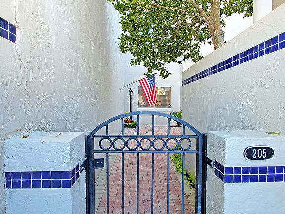 3rd image of 4020 Lavista Cir APT 205