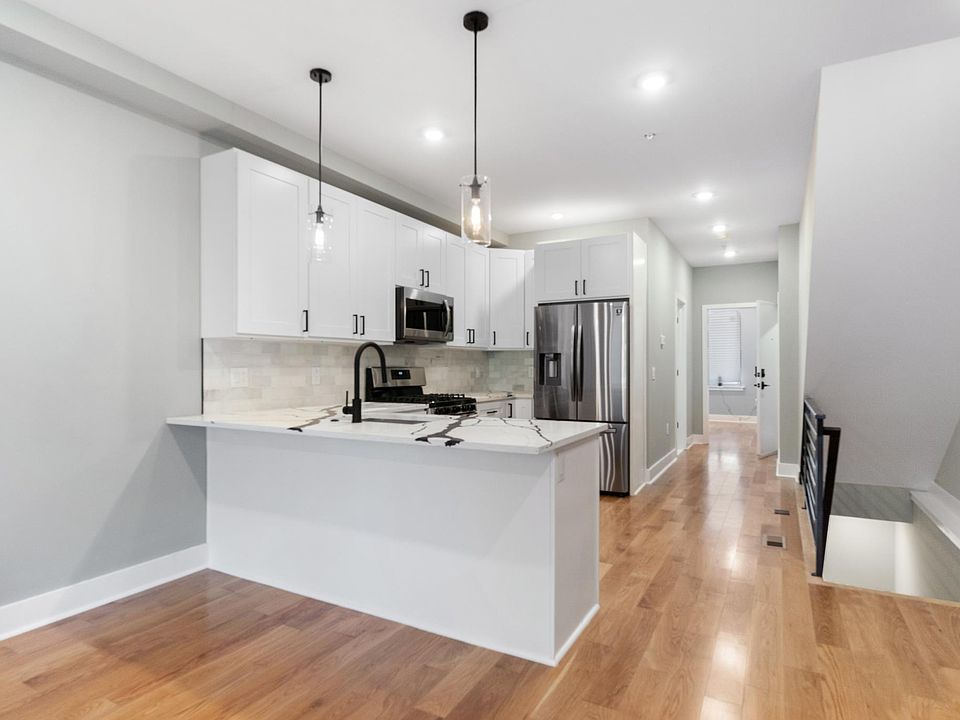 1st image of 3037 W Sedgley Ave #1